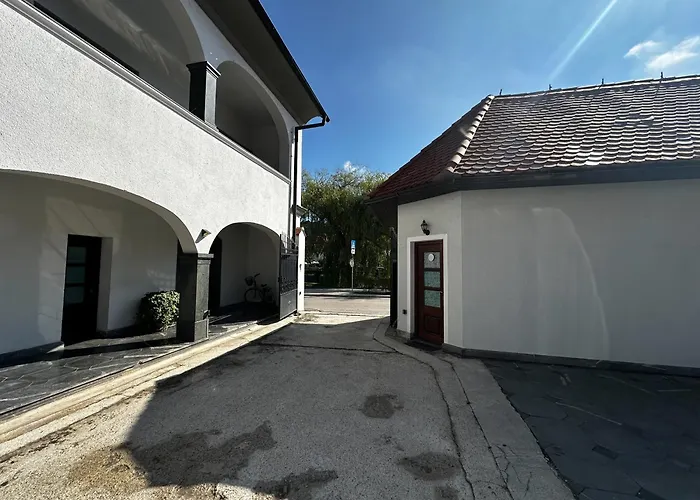 アパート Eipprova Deluxe Curnovec